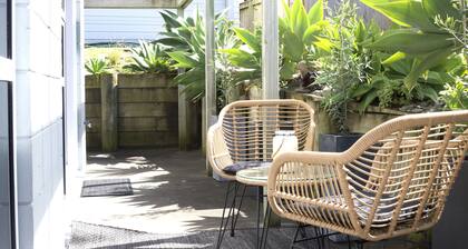 Beach Guest House - directly across the road from Wainui beach