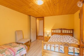 2 bedrooms, iron/ironing board, travel crib, free WiFi