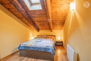 4 bedrooms, iron/ironing board, travel cot, free WiFi