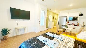 1 chambre, fer et planche à repasser, Wi-Fi gratuit, draps fournis