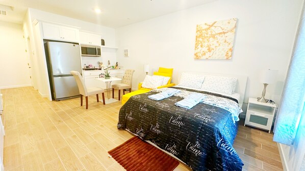 1 chambre, fer et planche à repasser, Wi-Fi gratuit, draps fournis