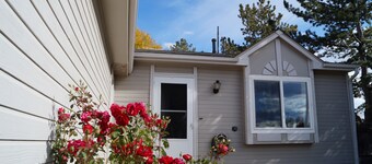 Cozy, pet friendly, home. Great location for walks, food, Boulder, Lyons & RMNP 