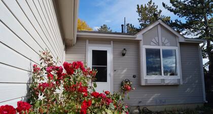 Cozy, pet friendly, home. Great location for walks, food, Boulder, Lyons & RMNP