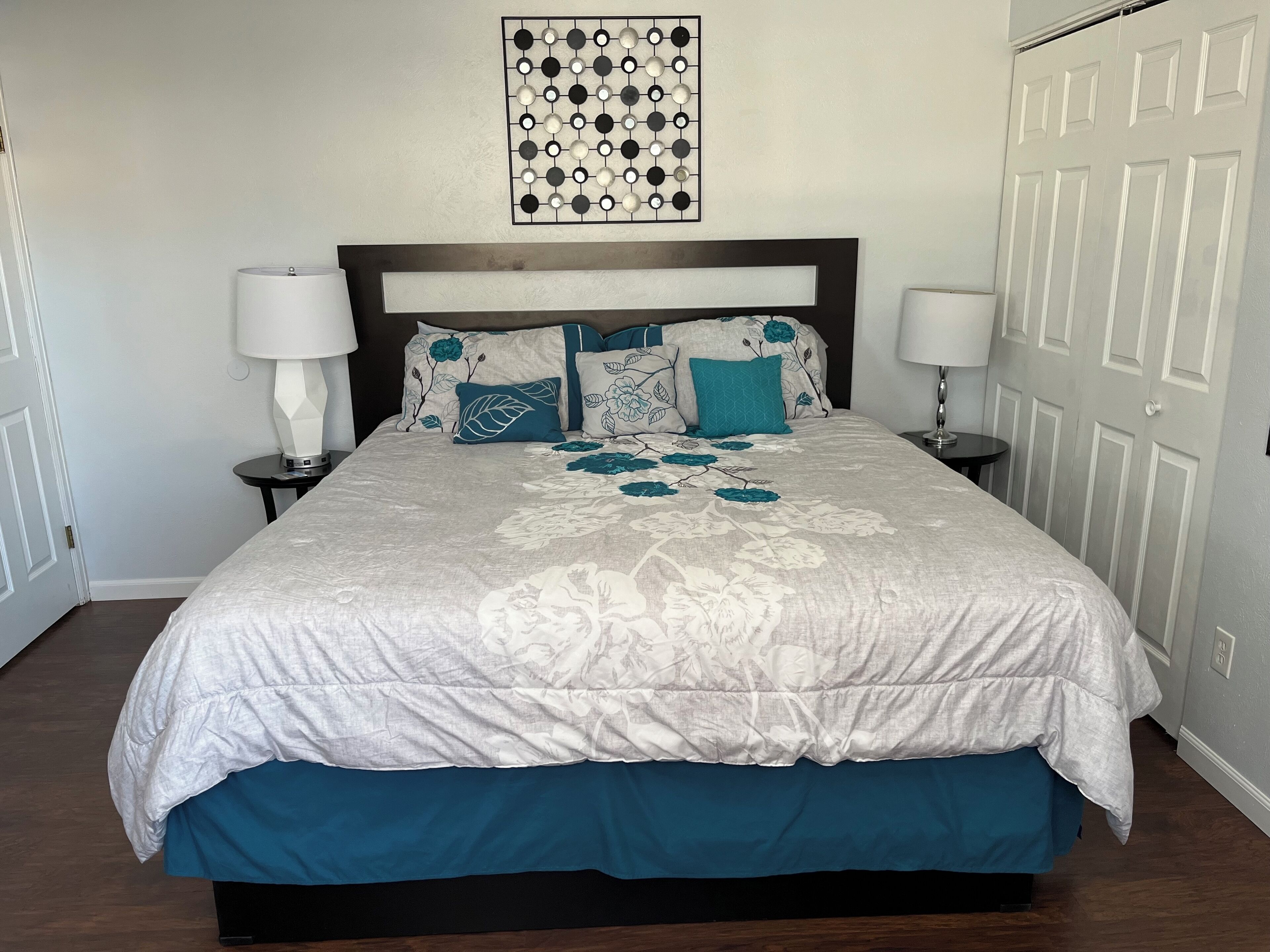 3 bedrooms, iron/ironing board, WiFi, bed sheets