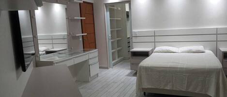 4 bedrooms, iron/ironing board, free WiFi