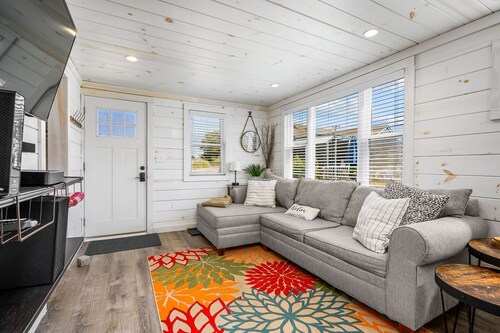 The Grey Pearl: Cozy Coastal Retreat