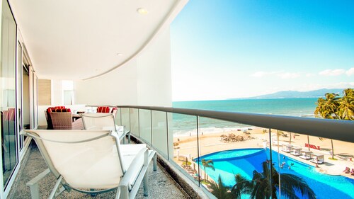 Villa Magna, Alcatraz, 4BR Oasis with Breathtaking Views