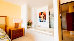 4 bedrooms, free WiFi, bed sheets, wheelchair access