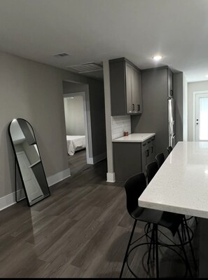 Room - Luxurious 4 Bedroom Getaway in Houston! Family-Friendly. (Houston)