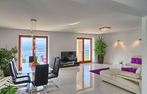 TV, DVD player, stereo - Stunning home in Crikvenica (Crikvenica)