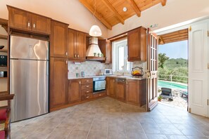 冷蔵庫、電子レンジ、オーブン、食器洗い機