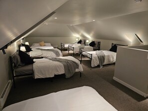 5 chambres, fer et planche à repasser, Wi-Fi, draps fournis