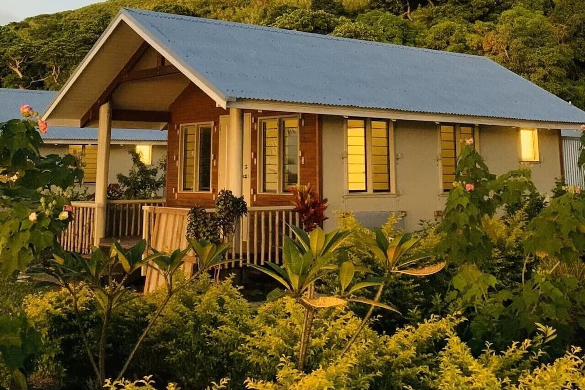 Beach Bure | Peralatan tempat tidur premium, peti besi dalam bilik, Wi-fi percuma