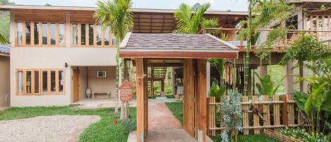 Façana frontal de l'allotjament