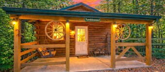 Tumbleweed: Pet friendly + private couples cabin w/hot tub in Hocking Hills