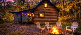 Margaritaville: Pet friendly cabin for 4 w/hot tub + tiki bar in Hocking Hills
