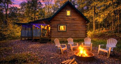 Margaritaville: Pet friendly cabin for 4 w/hot tub + tiki bar in Hocking Hills