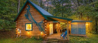 Margaritaville: Pet friendly cabin for 4 w/hot tub + tiki bar in Hocking Hills
