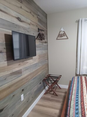 2 habitaciones, tabla de planchar con plancha, wifi y ropa de cama 