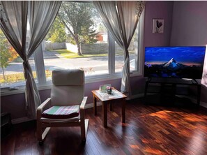 Interior - main level in prestigious area 

 (Thunder Bay)