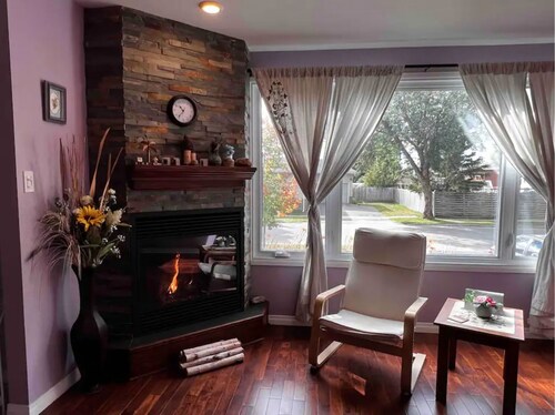 main level in prestigious area 

