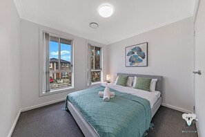 4 bedrooms, iron/ironing board, WiFi, bed sheets