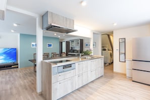 Basic Apartment | Private kitchen | Full-size fridge, microwave, stovetop, electric kettle - FuranoSky White (Furano)