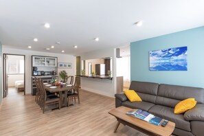 Basic Apartment | Living area - FuranoSky White (Furano)