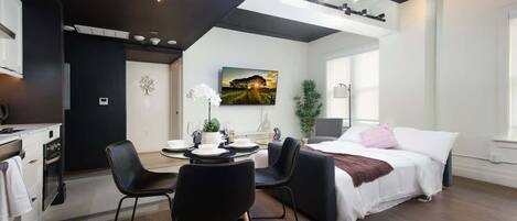 2 slaapkamers, een strijkplank/strijkijzer, reisbedje, gratis wifi