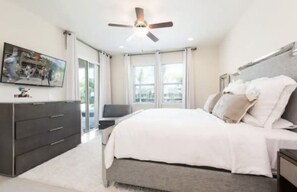 6 habitaciones, tabla de planchar con plancha y cuna de viaje