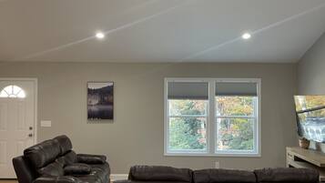 TV connectée, cheminée, baby-foot, table de tennis de table