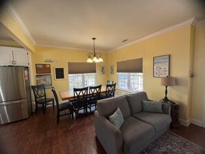 Smart-TV, bordtennis og bøker