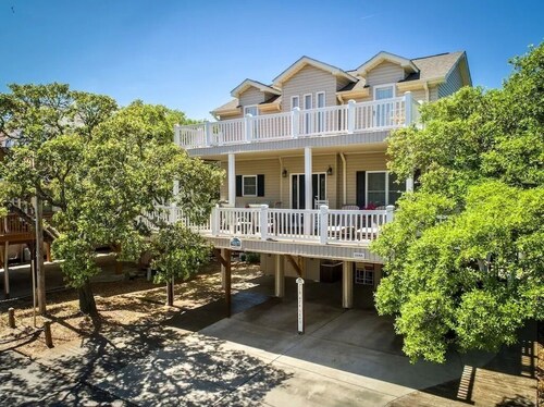D04A Periwinkle Dr;5Br/3Ba; Outdoor Bar; 2min walk to beach; OL Pools/Arcade 