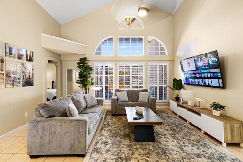 Westside Home: 2 King, 2 Queen, BBQ Oasis