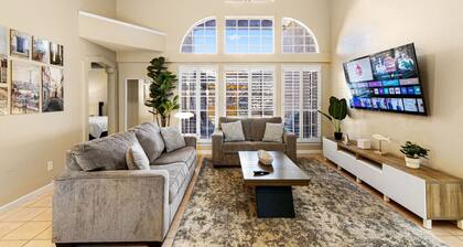 Westside Home: 2 King, 2 Queen, BBQ Oasis