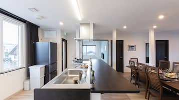 Full-sized fridge, microwave, stovetop, toaster