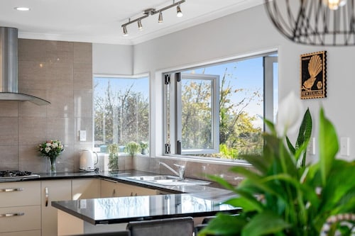 Zodiac Bay Lake Retreat