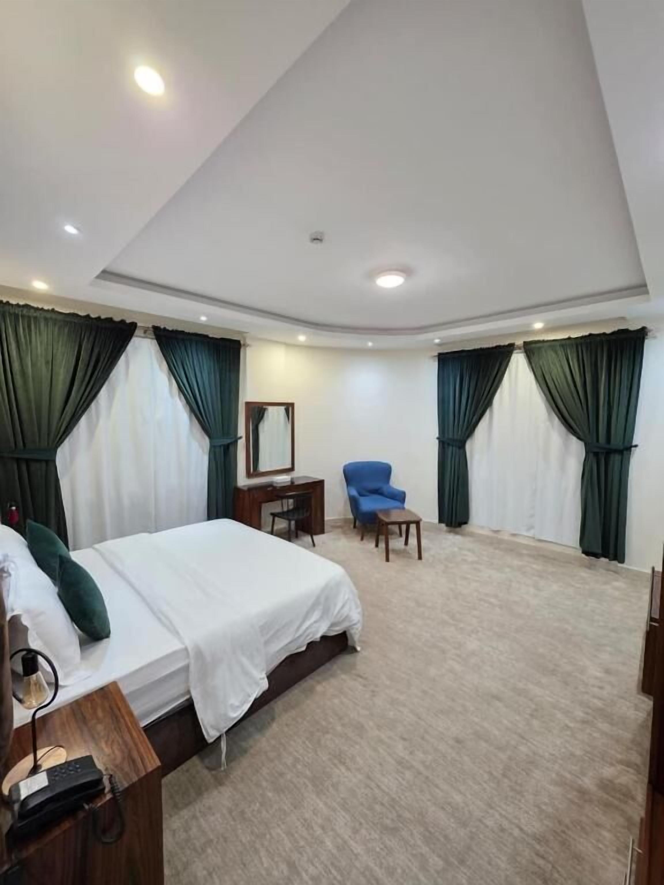 Luxe beddengoed, een kluis op de kamer, verduisterende gordijnen