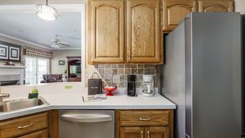 Frigorífic, microones, forn i placa de cuina