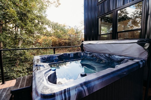 Luxury Cliffside Hammock House