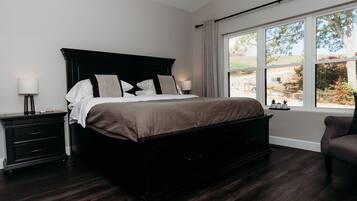 2 habitaciones, escritorio, tabla de planchar con plancha y wifi