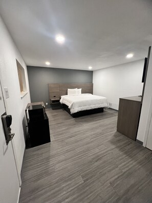 Rom – basic | Blendingsgardiner og wi-fi (inkludert)