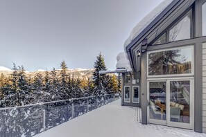 A snow-covered balcony with a view of snow-laden trees and mountains. - Nighthawk 3343 - Private Hot Tub, Mountain Views, Above Whistler Golf Course (Whistler)