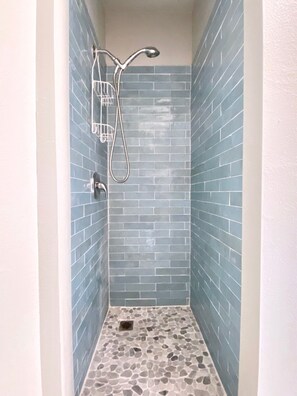 Towels, soap, shampoo, toilet paper - Blue Bungalow of St. Pete Beach! Adjacent to the trail. The perfect location! (St. Petersburg)