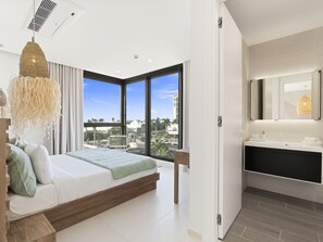 1 soveværelse, pengeskab på værelset, strygejern/strygebræt