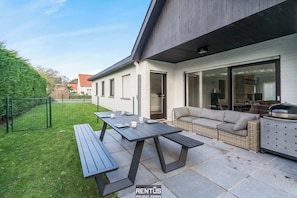 Outdoor dining - Villa Zee en Zand-bungalow with garden and parking (Middelkerke)