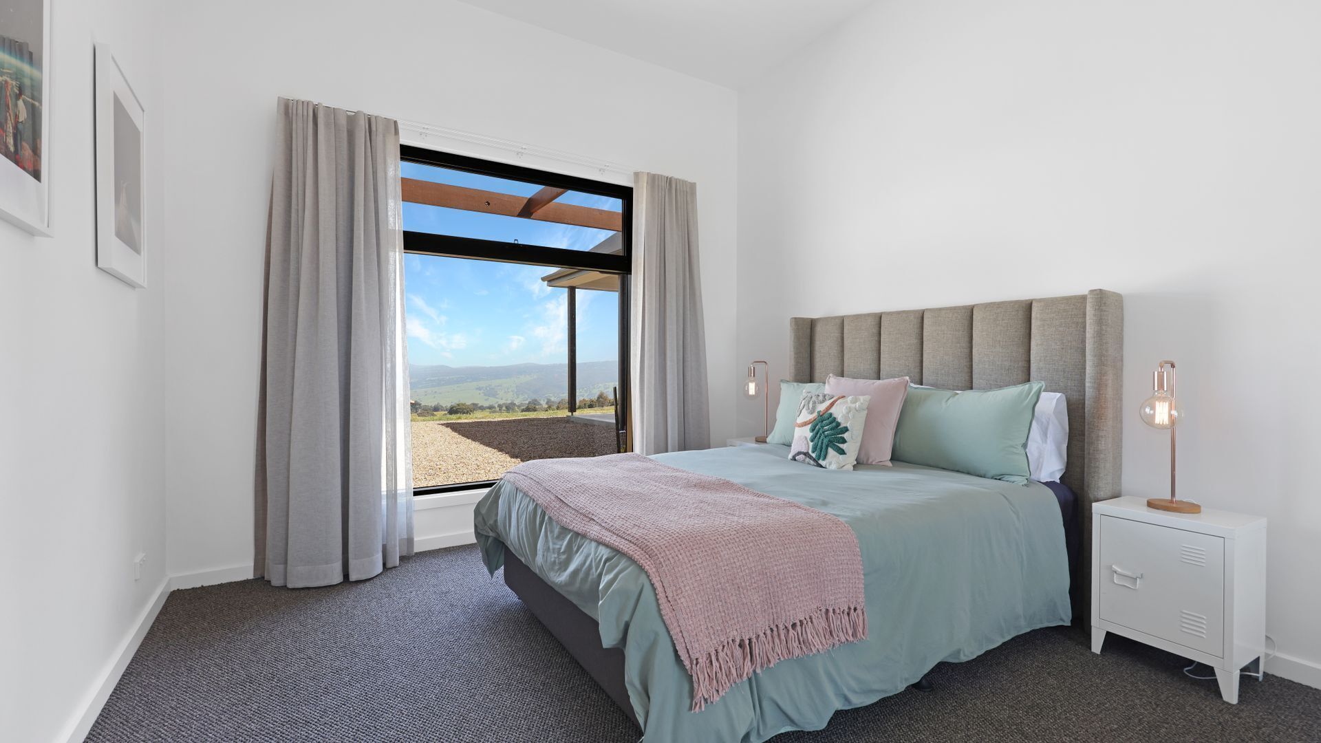 4 bedrooms, desk, travel cot, WiFi