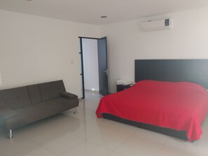 1 habitación, tabla de planchar con plancha, wifi y ropa de cama 