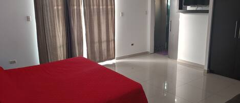 1 habitación, tabla de planchar con plancha, wifi y ropa de cama