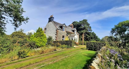 Glenterry Farmhouse - a house that sleeps 6 guests in 3 bedrooms